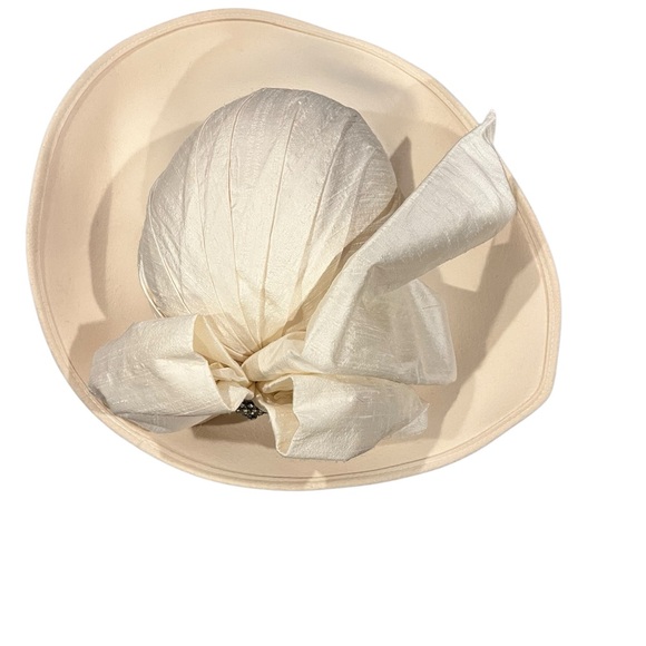 Vintage Whittall & Shon vintage wht wool designer hat with rhinestone trim - Picture 8 of 13